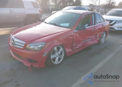 2011 Mercedes-Benz C 300 Luxury 4Matic/Sport 4Matic z USA, uszkodzony, nr VIN WDDGF8BB2BR157737